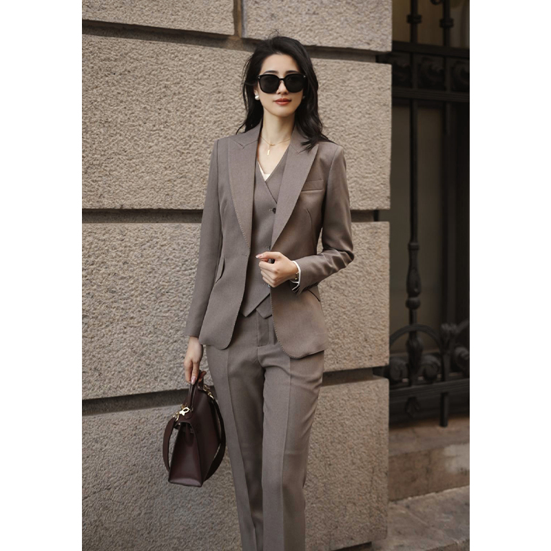 一九二九沪匠春秋西装浅棕色修身面试休闲工作服轻职风三件套女