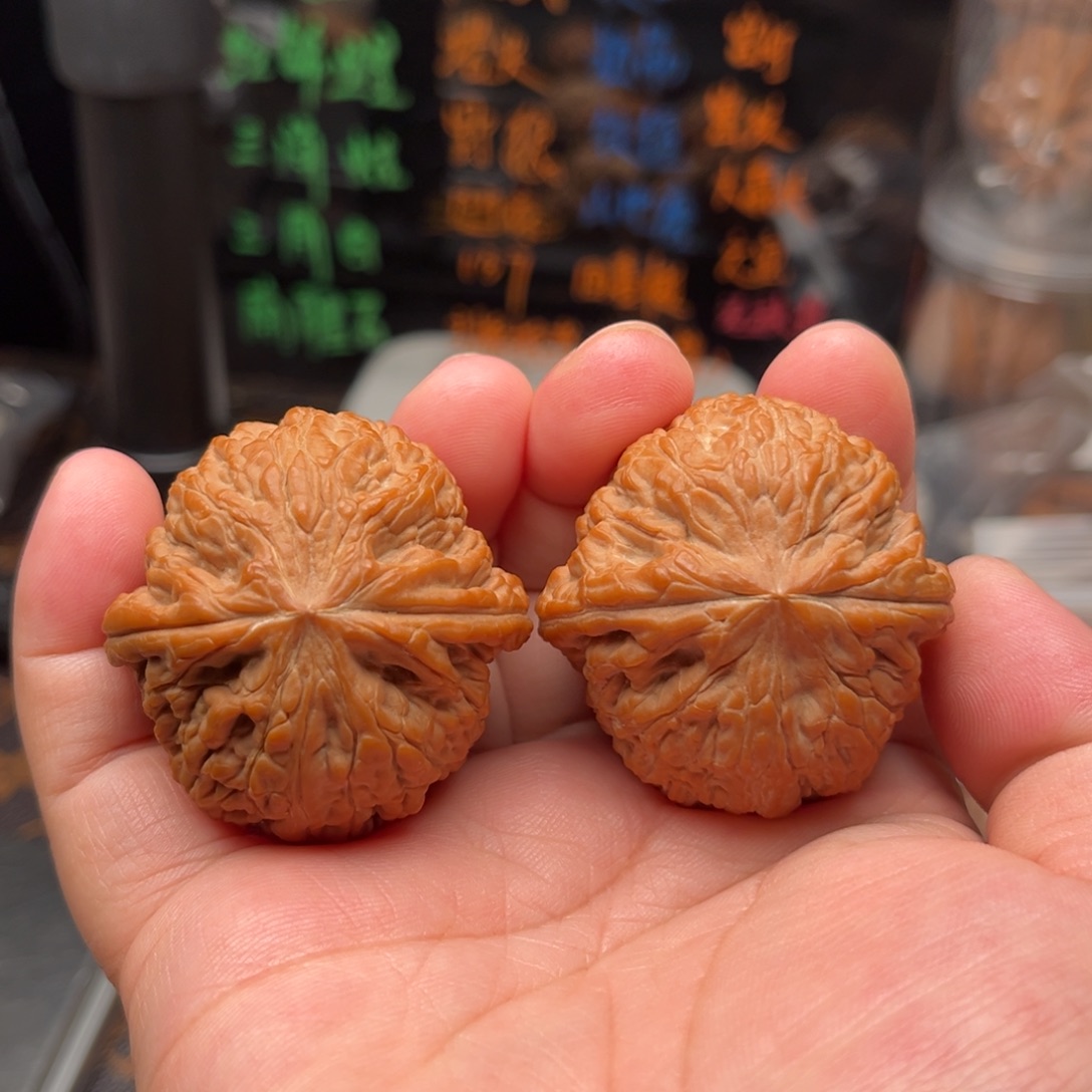 文玩核桃吊坠御尊