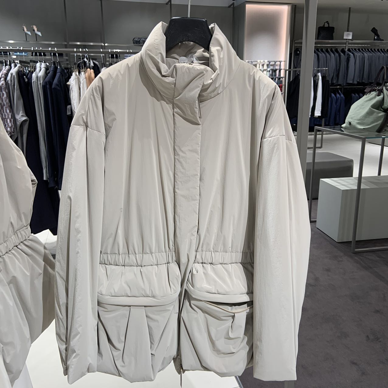 全新未使用 GIORGIO ARMANI/阿玛尼 女士外套羽绒服GA