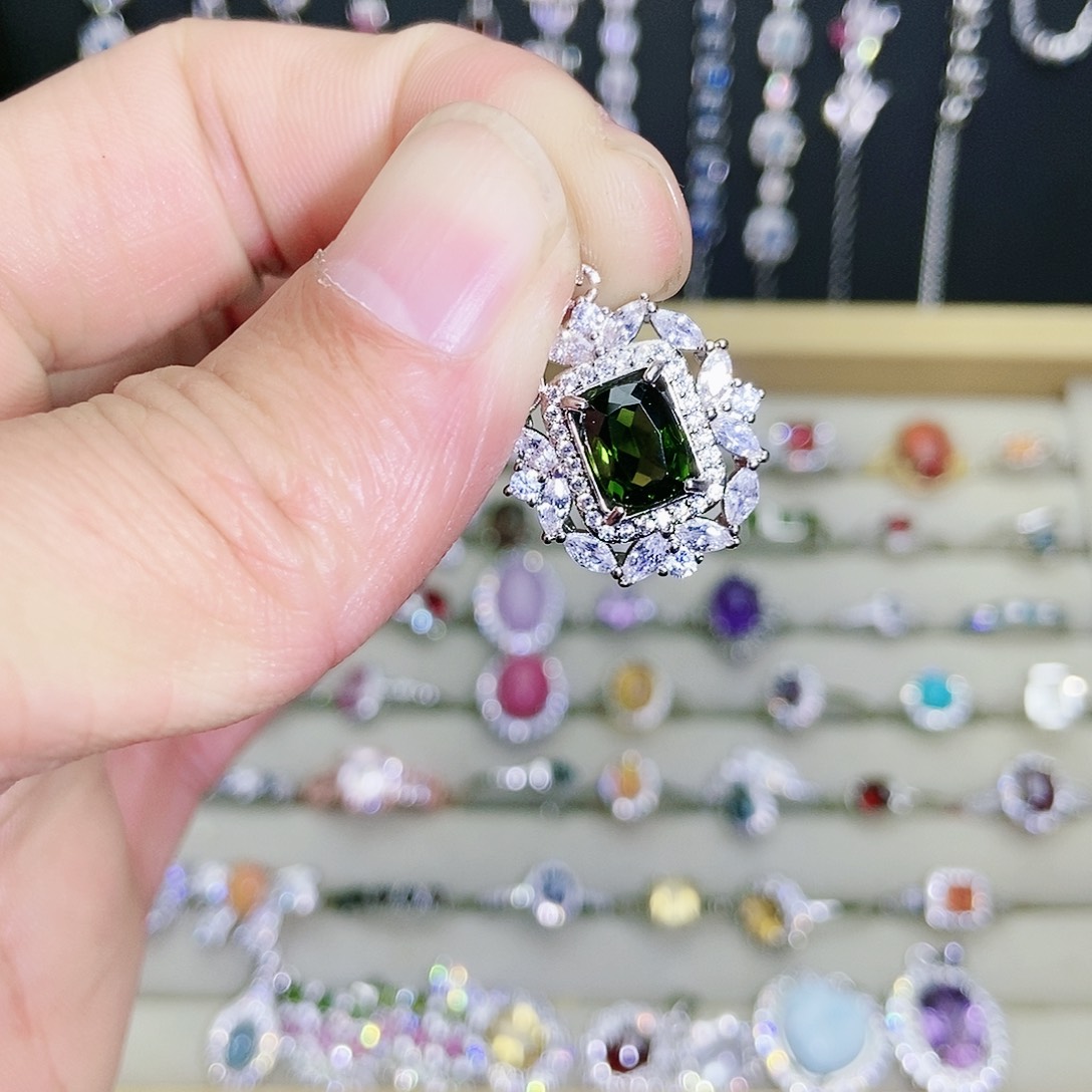 【闪购商品】未镶嵌透辉石吊坠