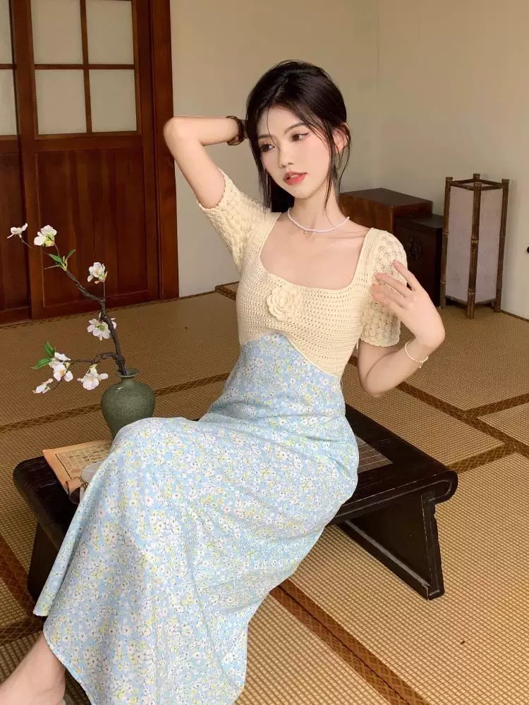 高级感甜美碎花长裙夏季新款收腰气质显瘦镂空拼接方领连衣裙子女