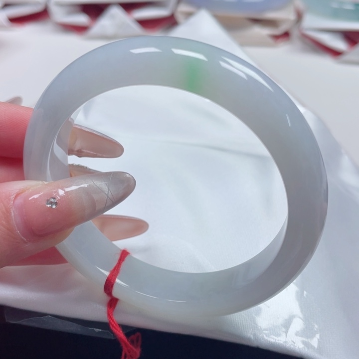 翡翠手镯未镶嵌缅甸