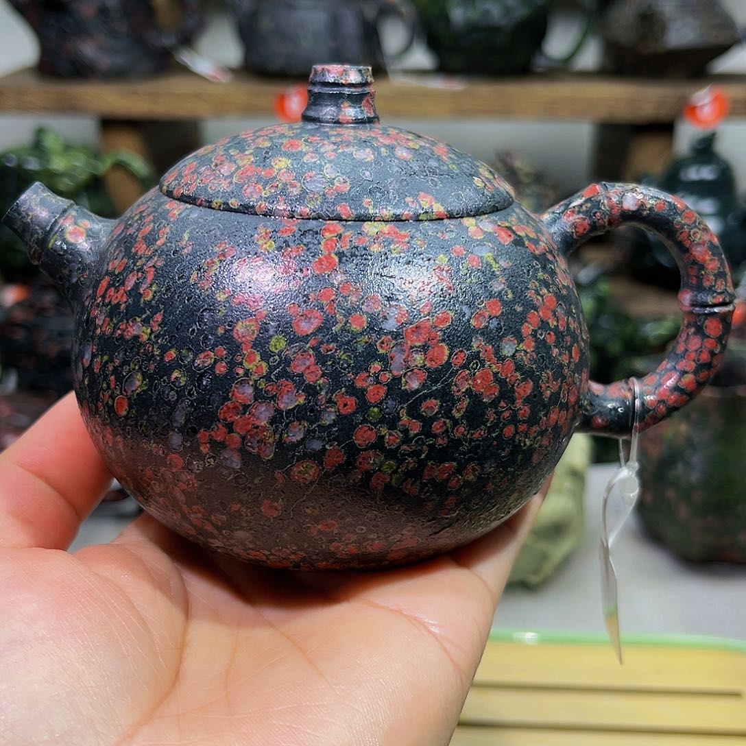 梅花石安山玉瑕疵壶260cc