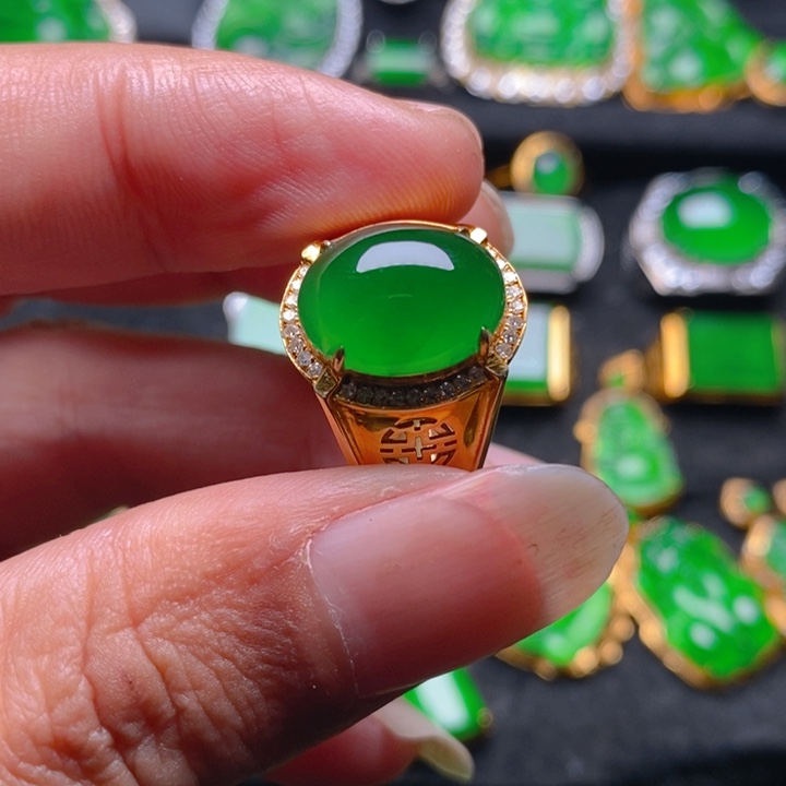 翡翠戒指18K金镶嵌独**身