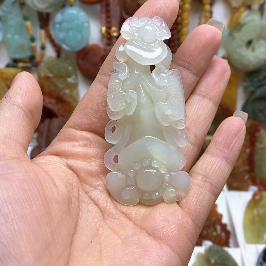 蛇纹石玉颈饰未镶嵌