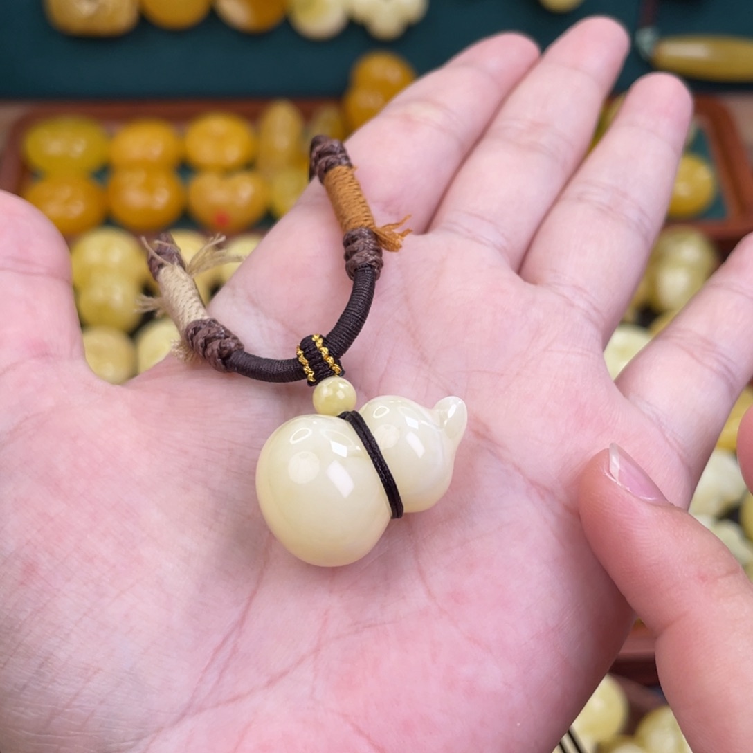 未镶嵌吊坠(赠链)蜜蜡