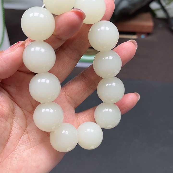 和田玉（糖玉）未镶嵌颈饰