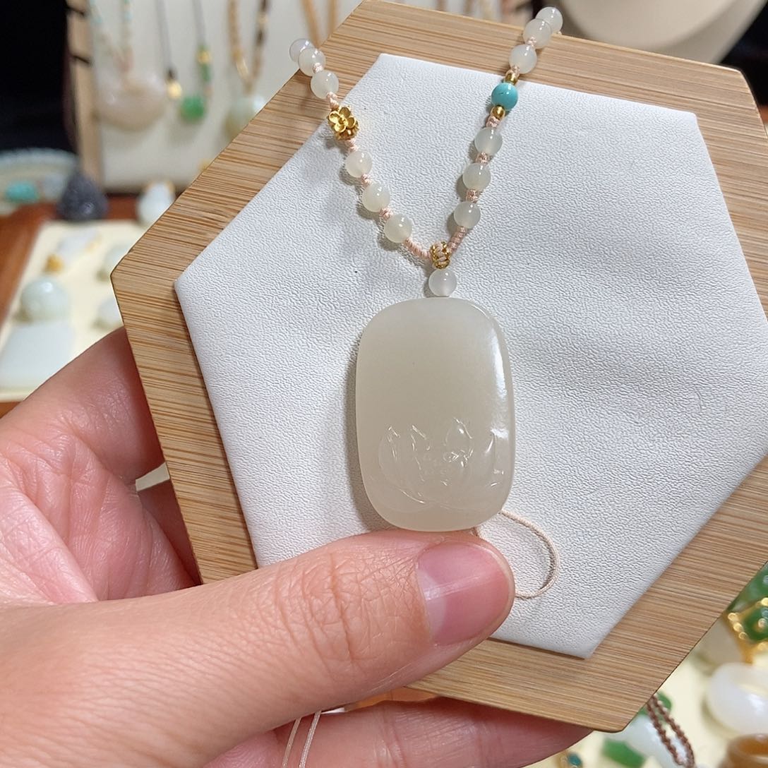 和田玉颈饰未镶嵌