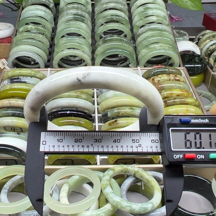 蛇纹石玉未镶嵌手镯32