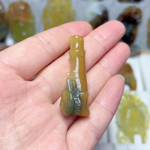 未镶嵌蛇纹石玉吊坠(不含链)