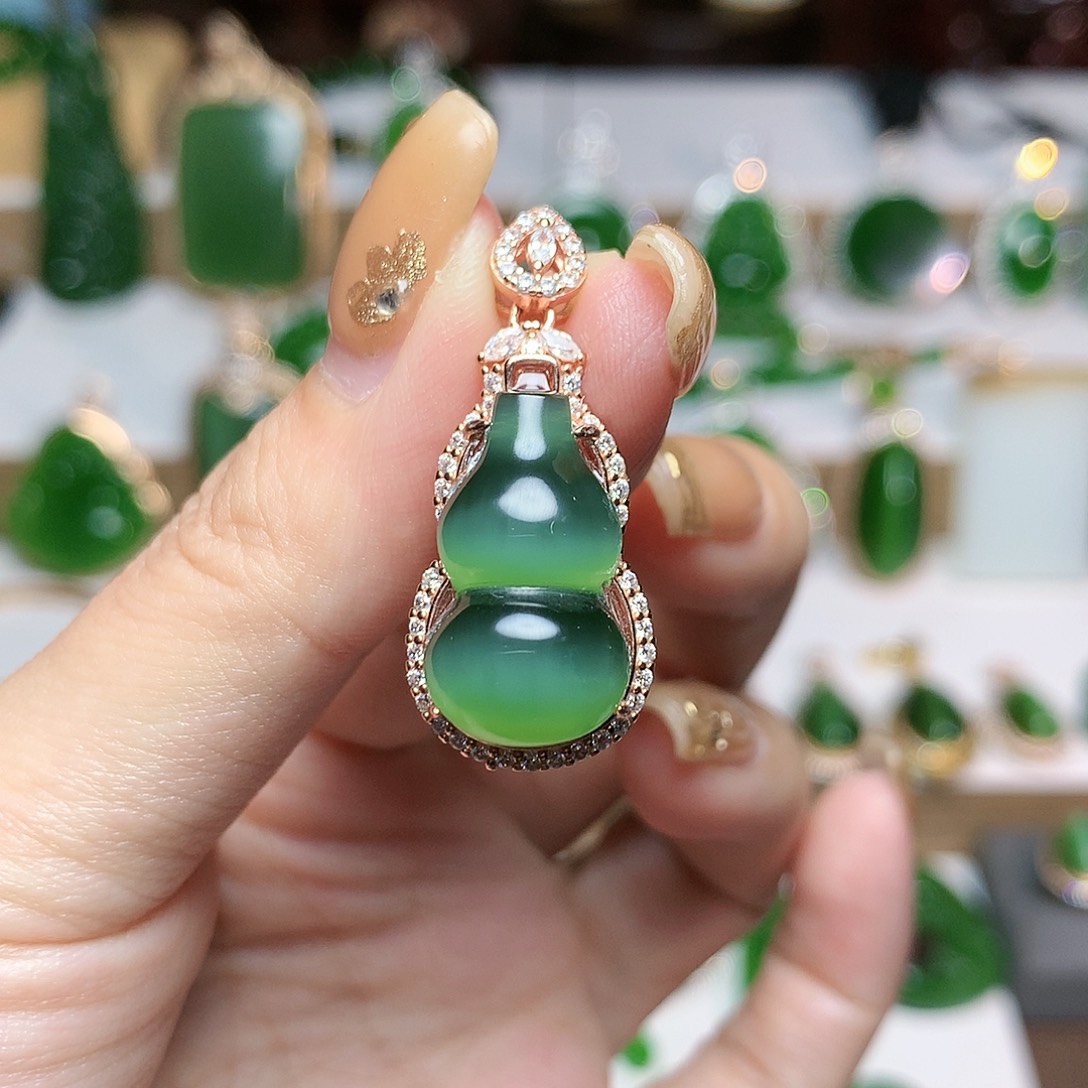 颈饰未镶嵌和田玉