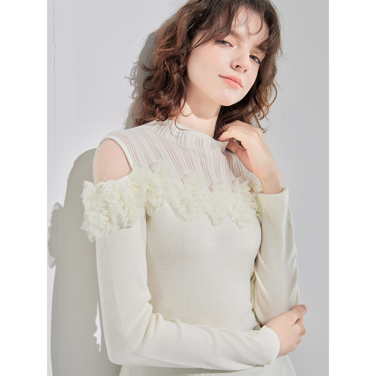 2025冬款半高领网纱拼接针织打底衫休闲显瘦百搭针织衫女