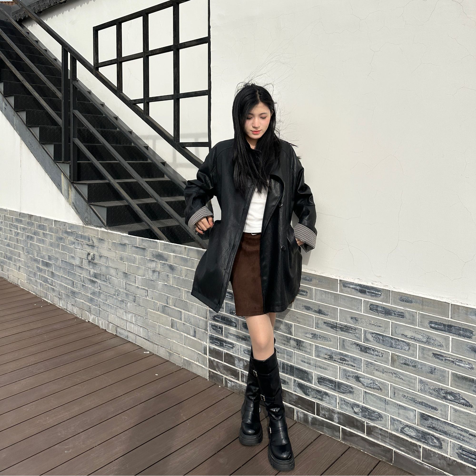 韩板撞色格纹袖口PU披风衣女秋冬新款系带收腰立领皮衣  39599