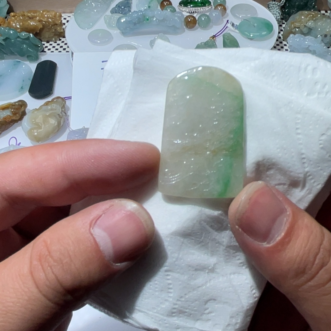 翡翠颈饰未镶嵌天然