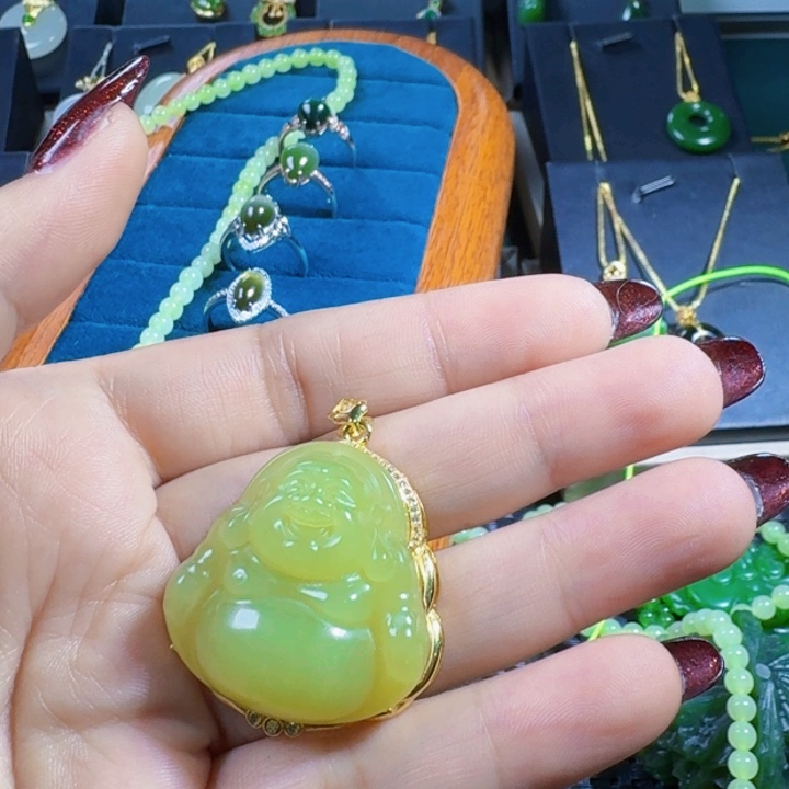 和田玉（黄玉）颈饰未镶嵌流****?