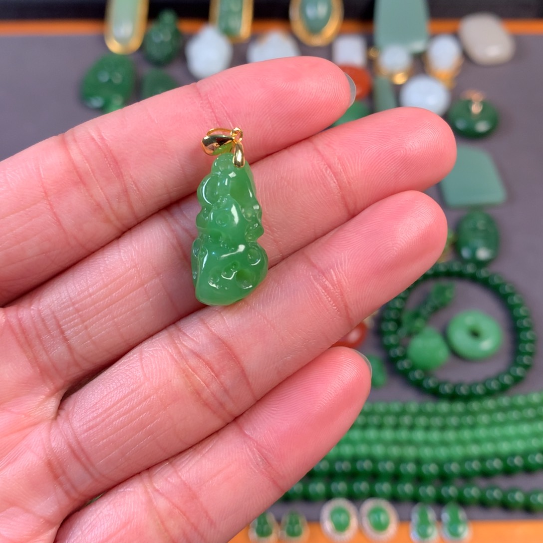 和田玉颈饰18K金镶嵌