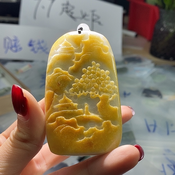 翡翠颈饰未镶嵌翡翠