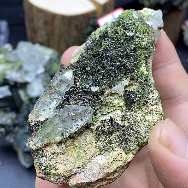 有机玻璃巴基斯坦绿莲石水晶共生38