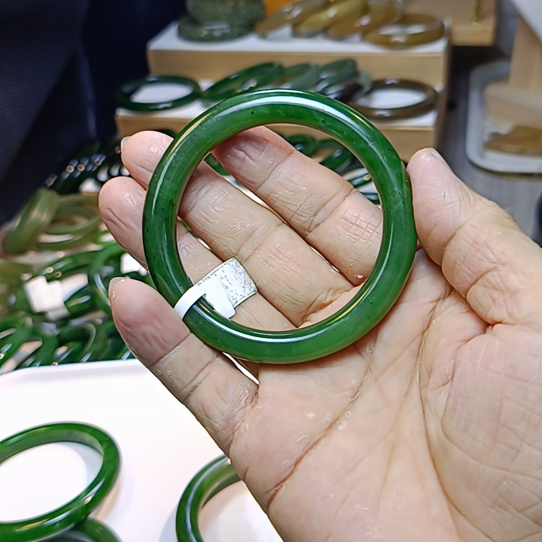 燕***子和田玉（糖玉）未镶嵌手镯