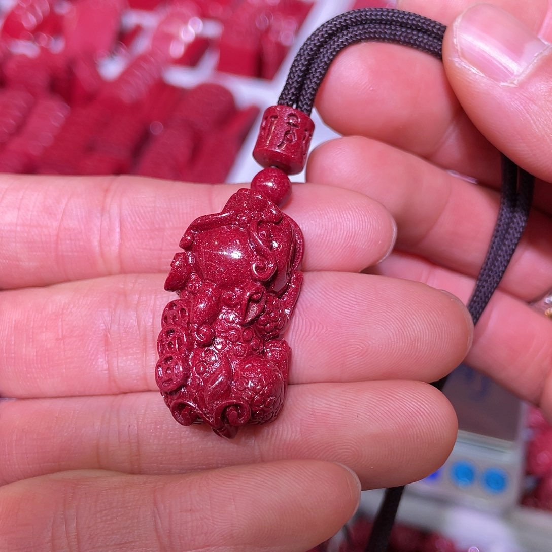 天然辰砂紫金砂男款貔貅吊坠