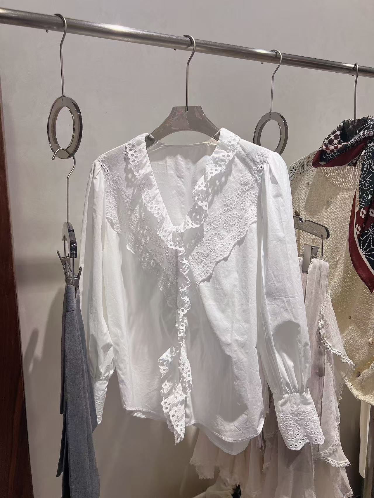 【米兰】百搭白色花边衬衣