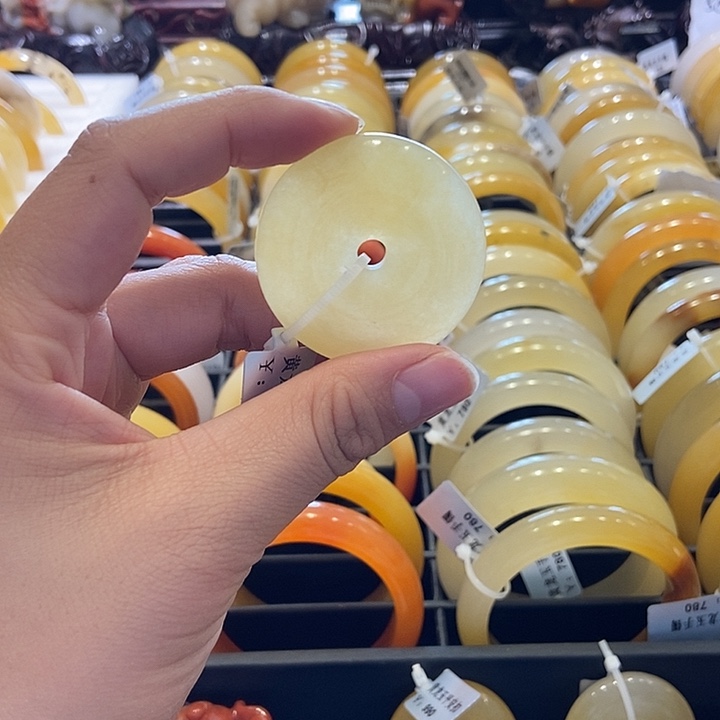 石英质玉（黄龙玉）手镯未镶嵌