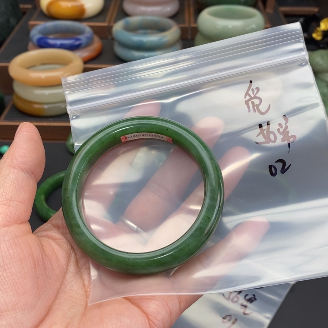 和田玉手镯未镶嵌觅***鹿