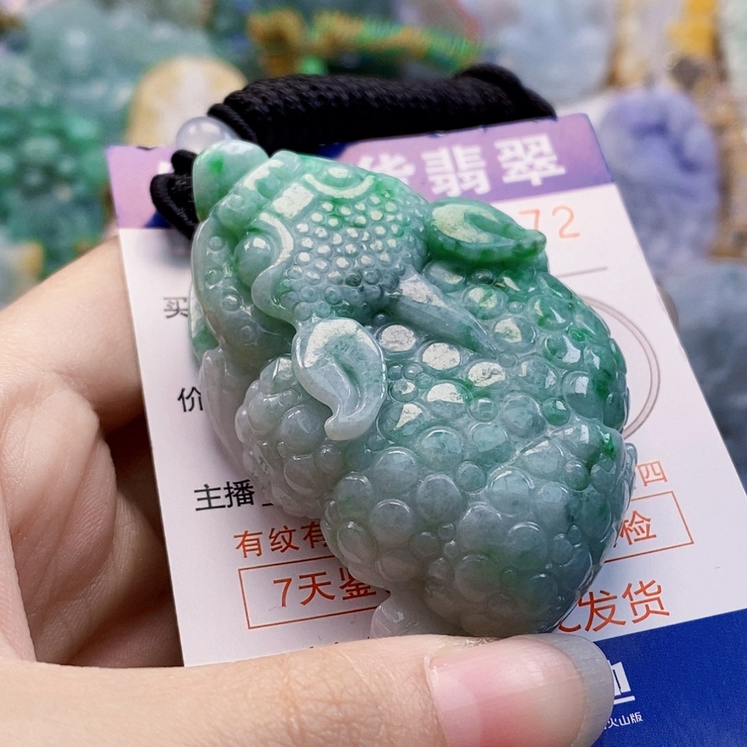 吊坠(不含链)未镶嵌翡翠