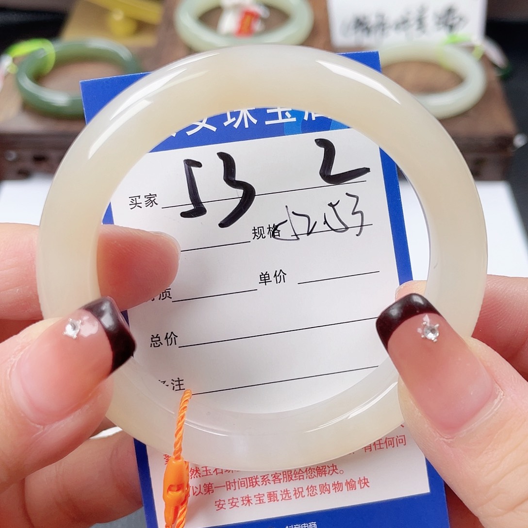 和田玉手镯未镶嵌