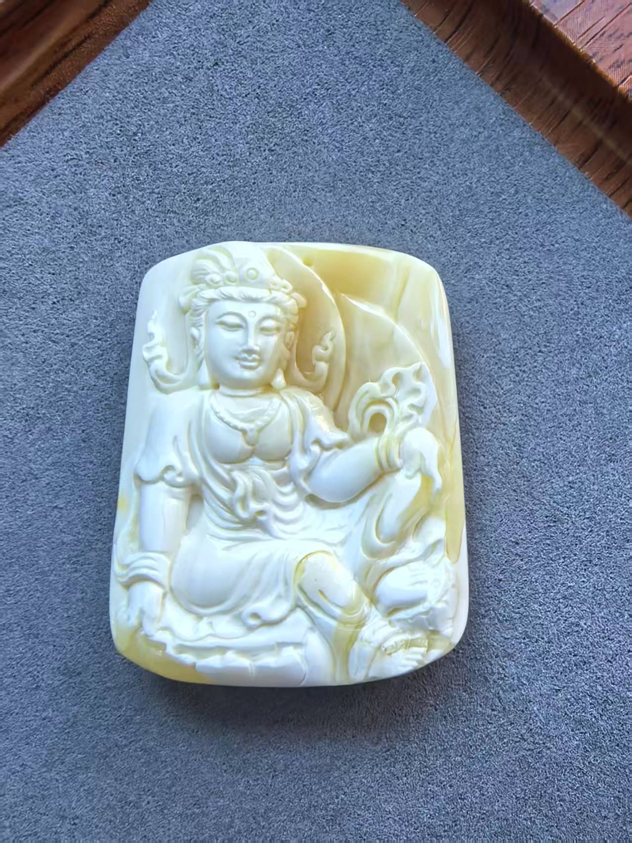 天然瓷白蜜蜡金瓷白蜜蜡自在观音挂件
