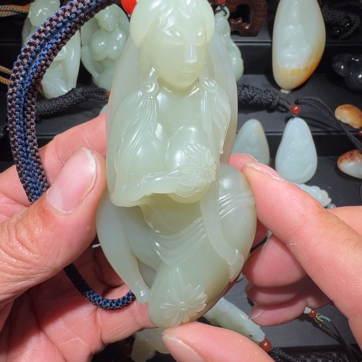 和田玉颈饰未镶嵌大***王