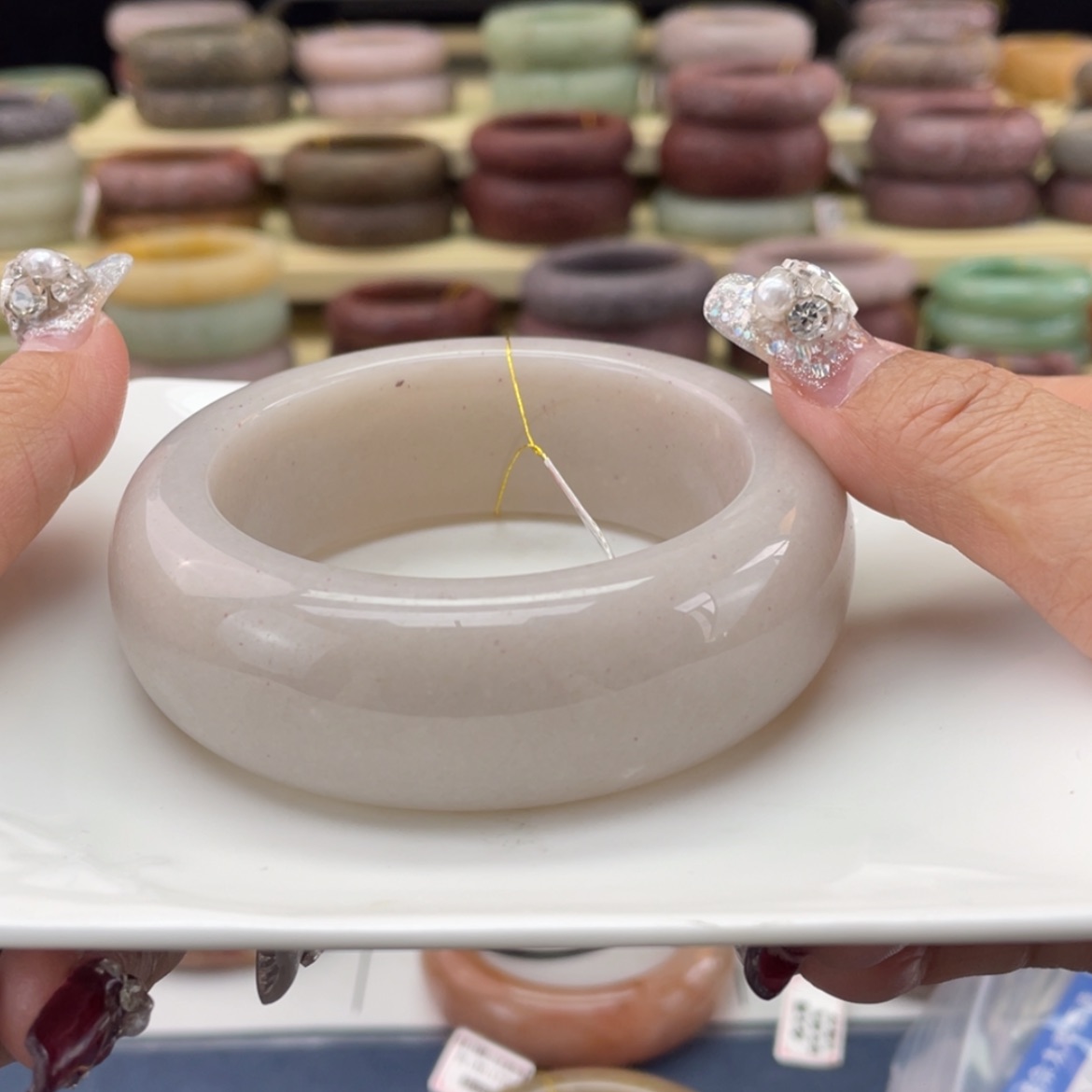 【闪购商品】石英质玉手镯未镶嵌啵*