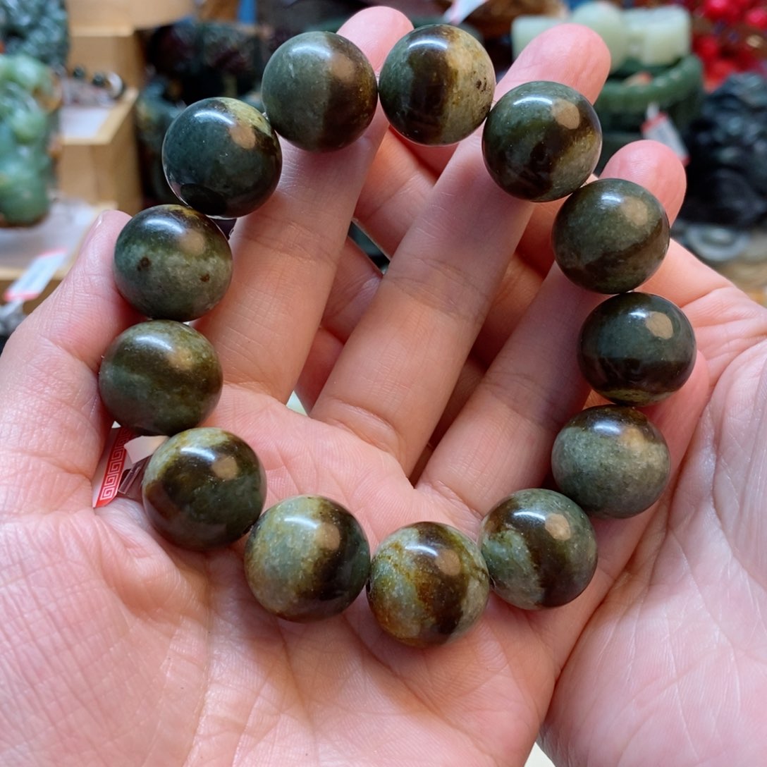 透闪石质玉手串未镶嵌东**森