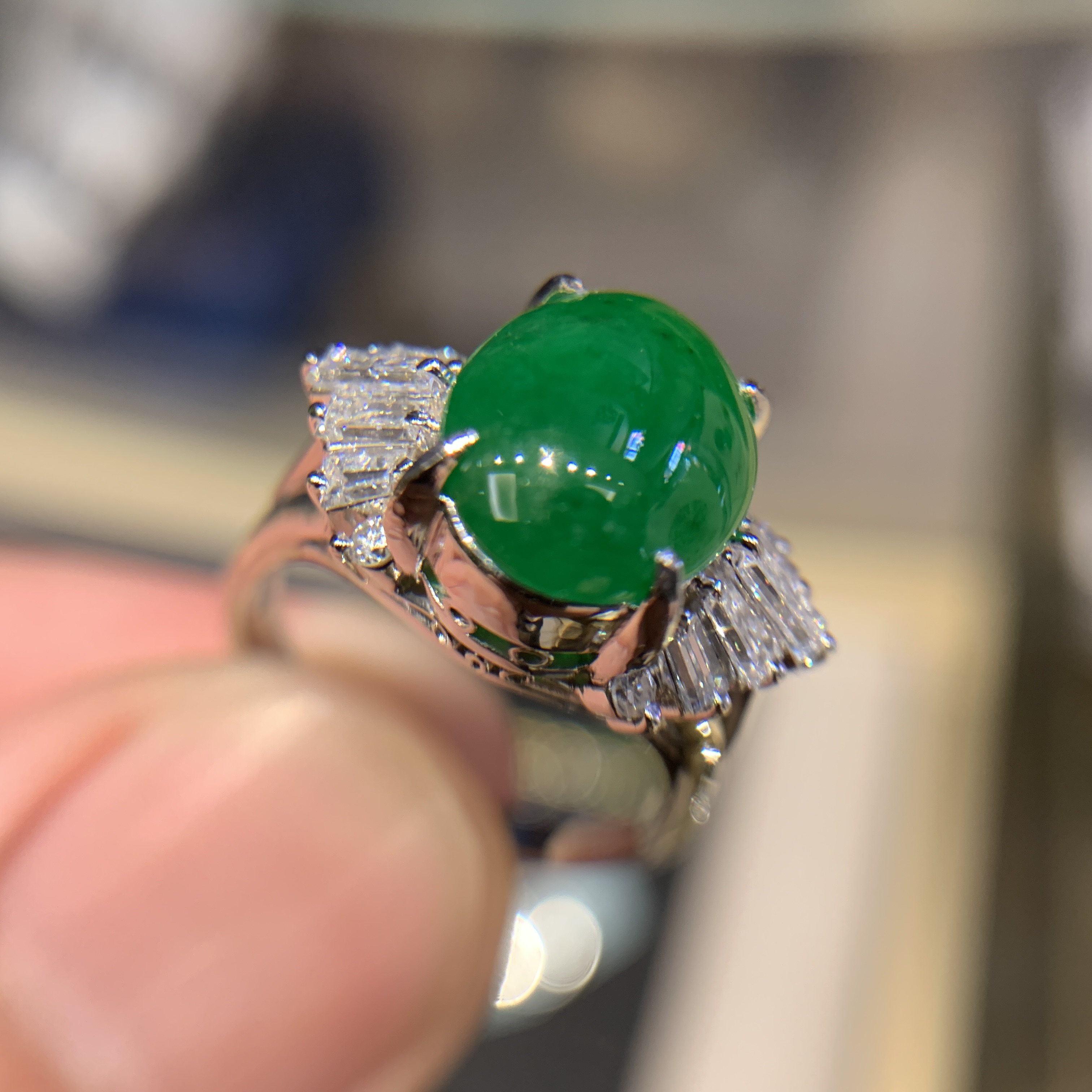 蛋面翡翠戒指钻石镶嵌