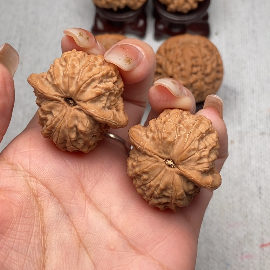 唤***7吊坠文玩核桃血麒麟