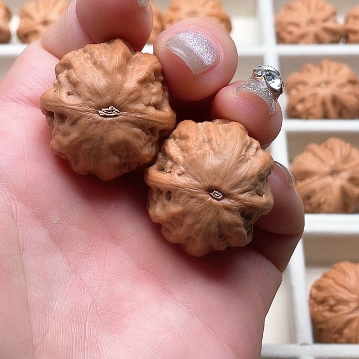 文玩核桃把件玉石