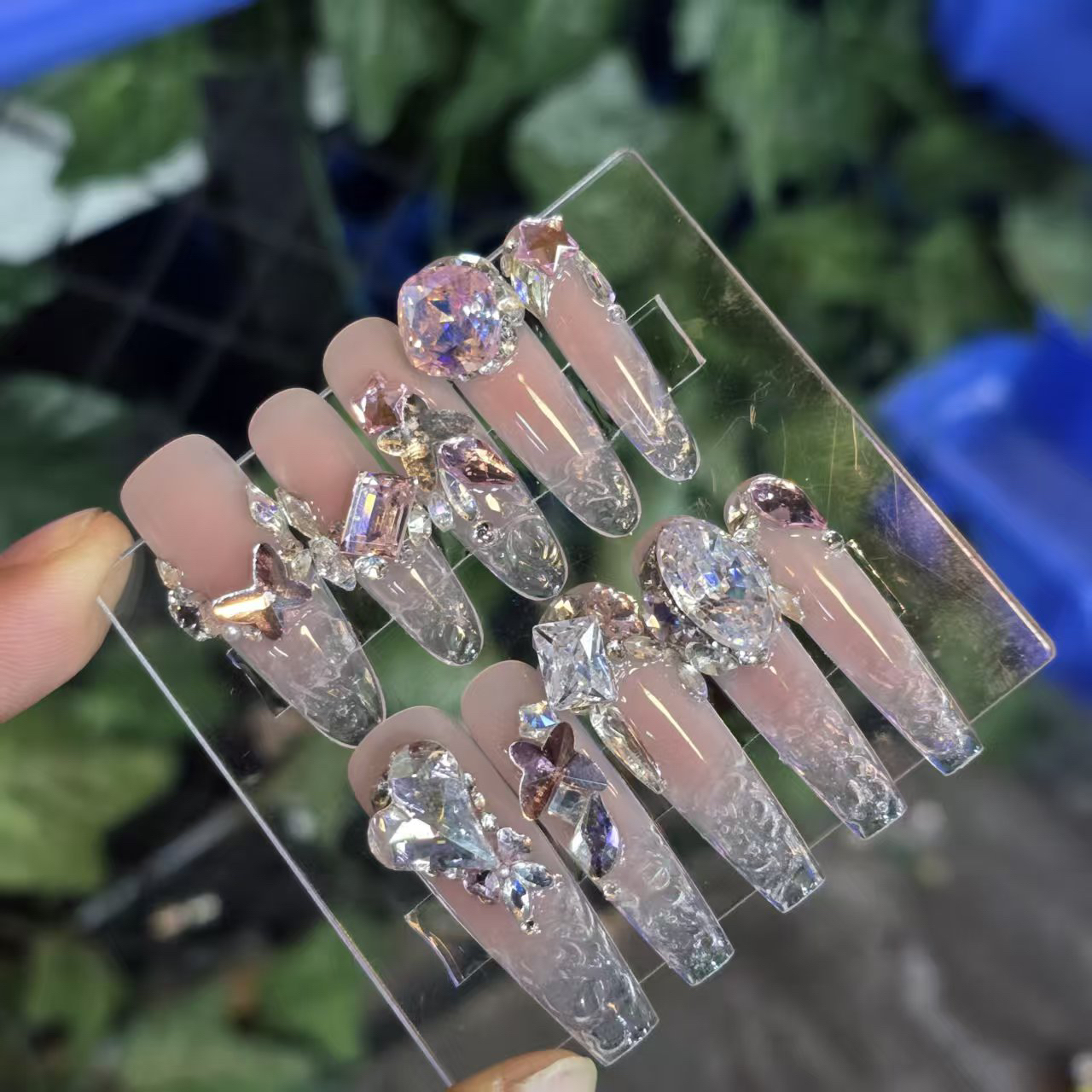 粉泥果丶(锆石+小钢珠+无缝隙)珠宝级丶手工穿戴甲默认微瑕