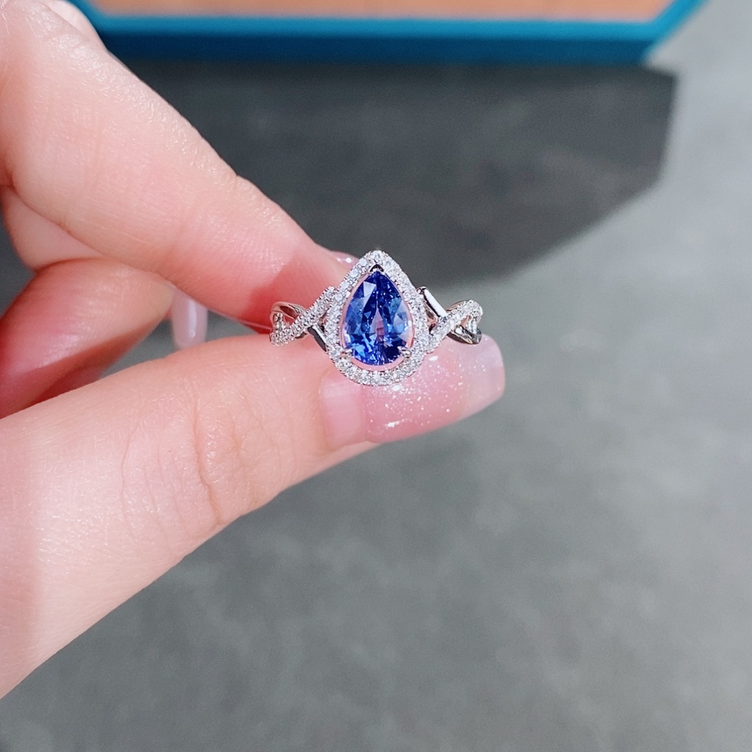 蓝宝石戒指18K金镶嵌1.29ct矢车菊aigs