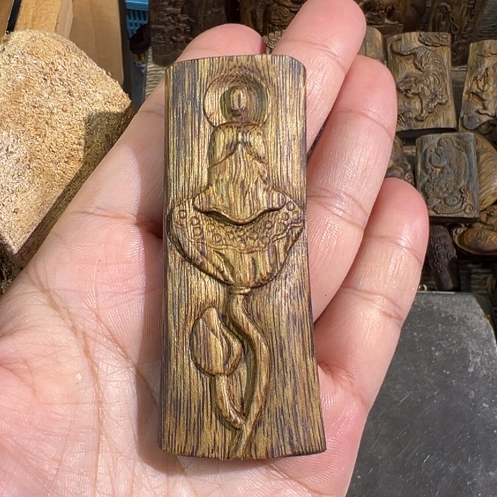 沉香沉香碎屑黄棋楠沉香雕刻牌12.3克