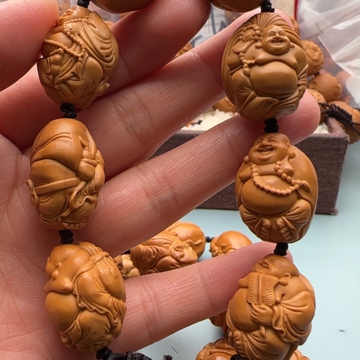 橄榄核手串雕刻工艺