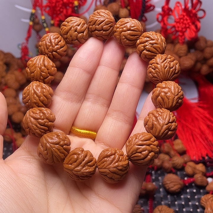 木质类龙纹桃枭挂件