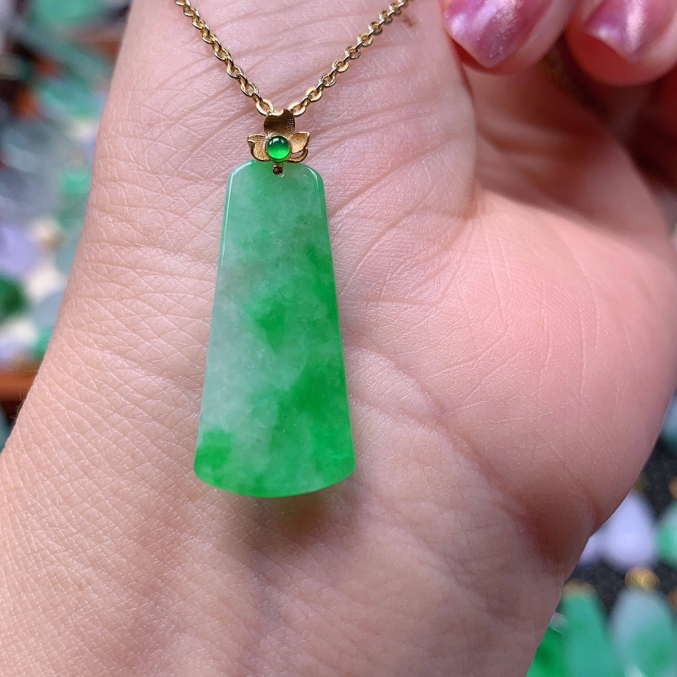 缅甸天然A货翡翠，飘绿无事牌 编号182/1116尺寸27.3–12.6-2