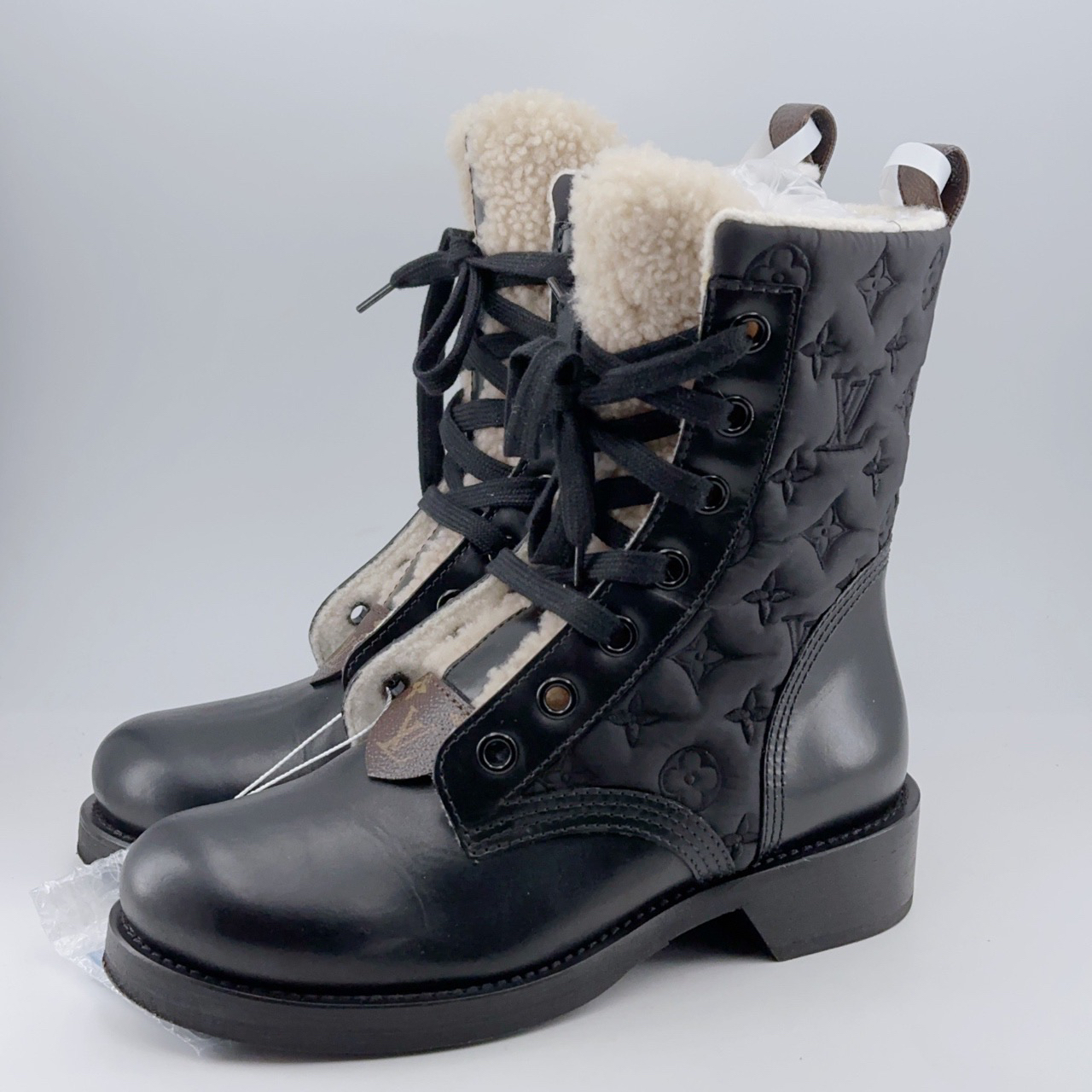 95新 LouisVuitton/路易威登 37码/98新/黑色羊羔毛拼皮马丁靴
