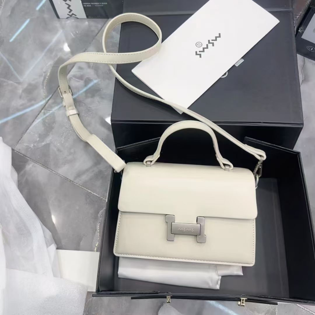 女士简约斜挎包包锁扣单肩手提式百搭韩版手提小众斜挎包