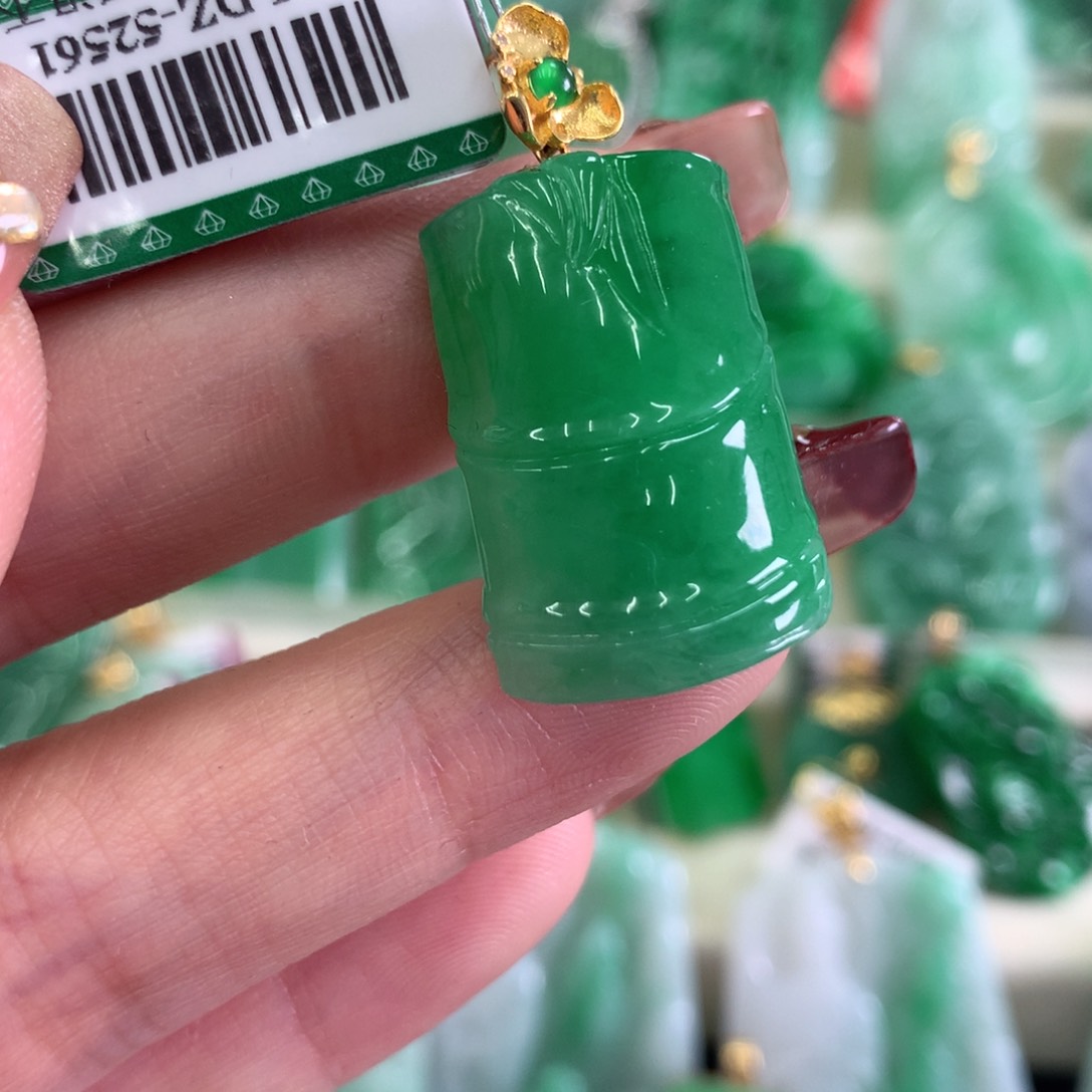 翡翠吊坠(不含链)18K金镶嵌