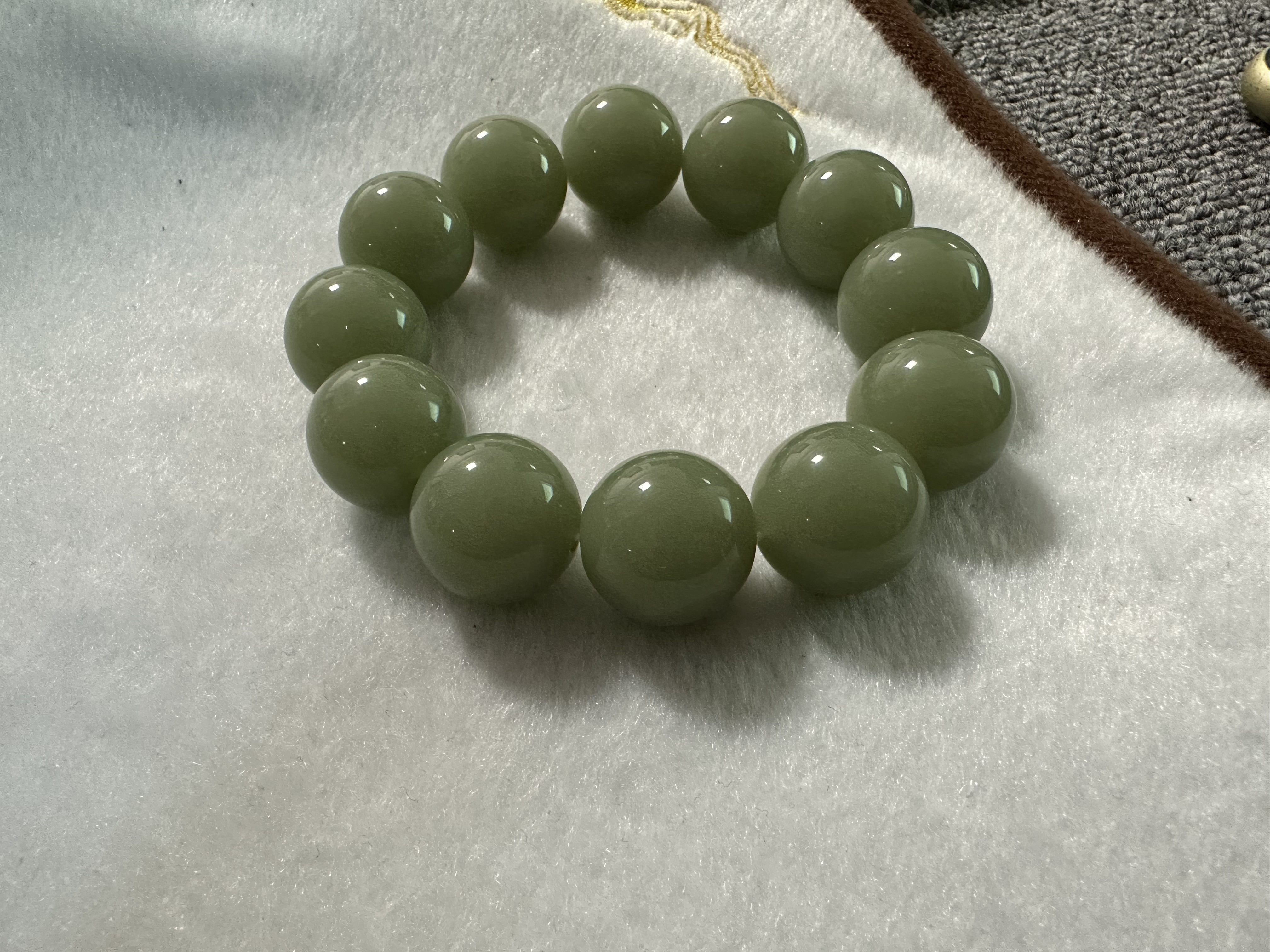 山流水沙枣青18手串