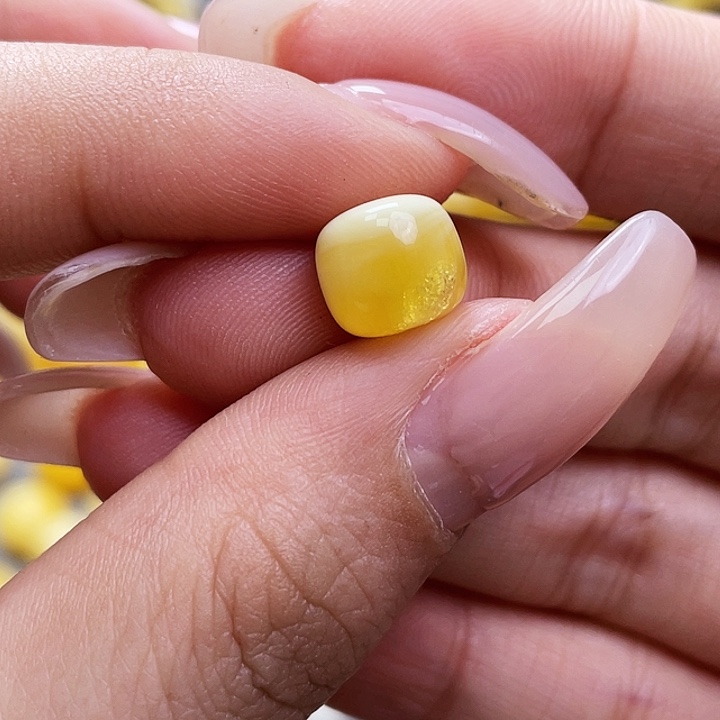 琥珀裸石未镶嵌老型尺寸9*8mm微瑕