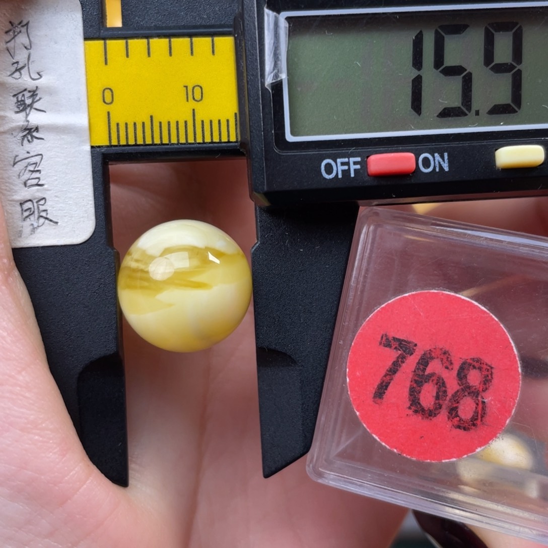 我***王蜜蜡未镶嵌珠宝奇石