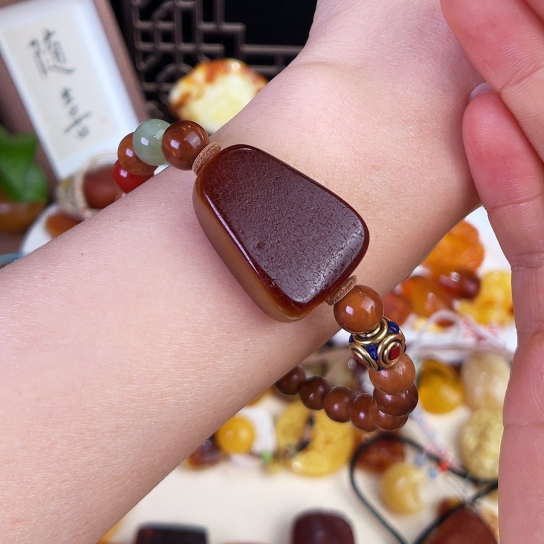 琥珀珠宝奇石未镶嵌，