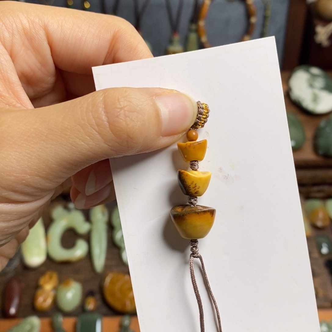 时***越岫岩河磨玉（透闪石质玉）未镶嵌颈饰